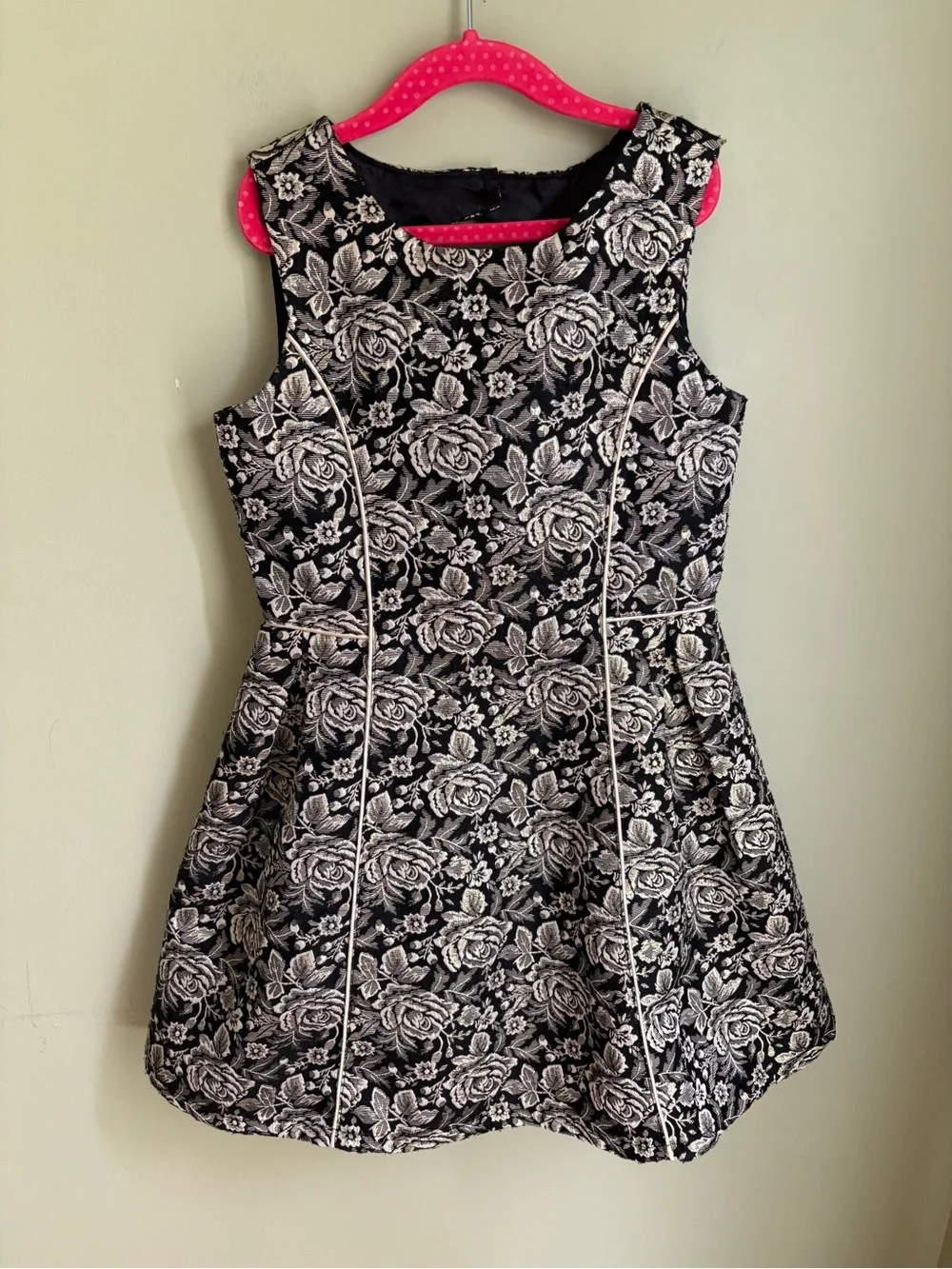 Children’s Place sleeveless dress in metallic gold/black brocade.size 8. Great!